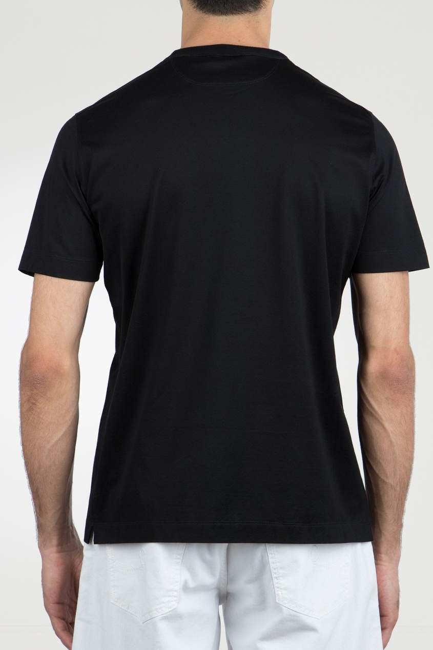 фото Черная футболка с отделкой на вырезе cortigiani