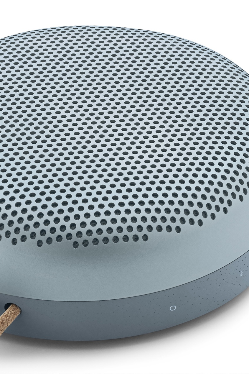 фото Портативная bluetooth-колонка beoplay a1 sky bang & olufsen