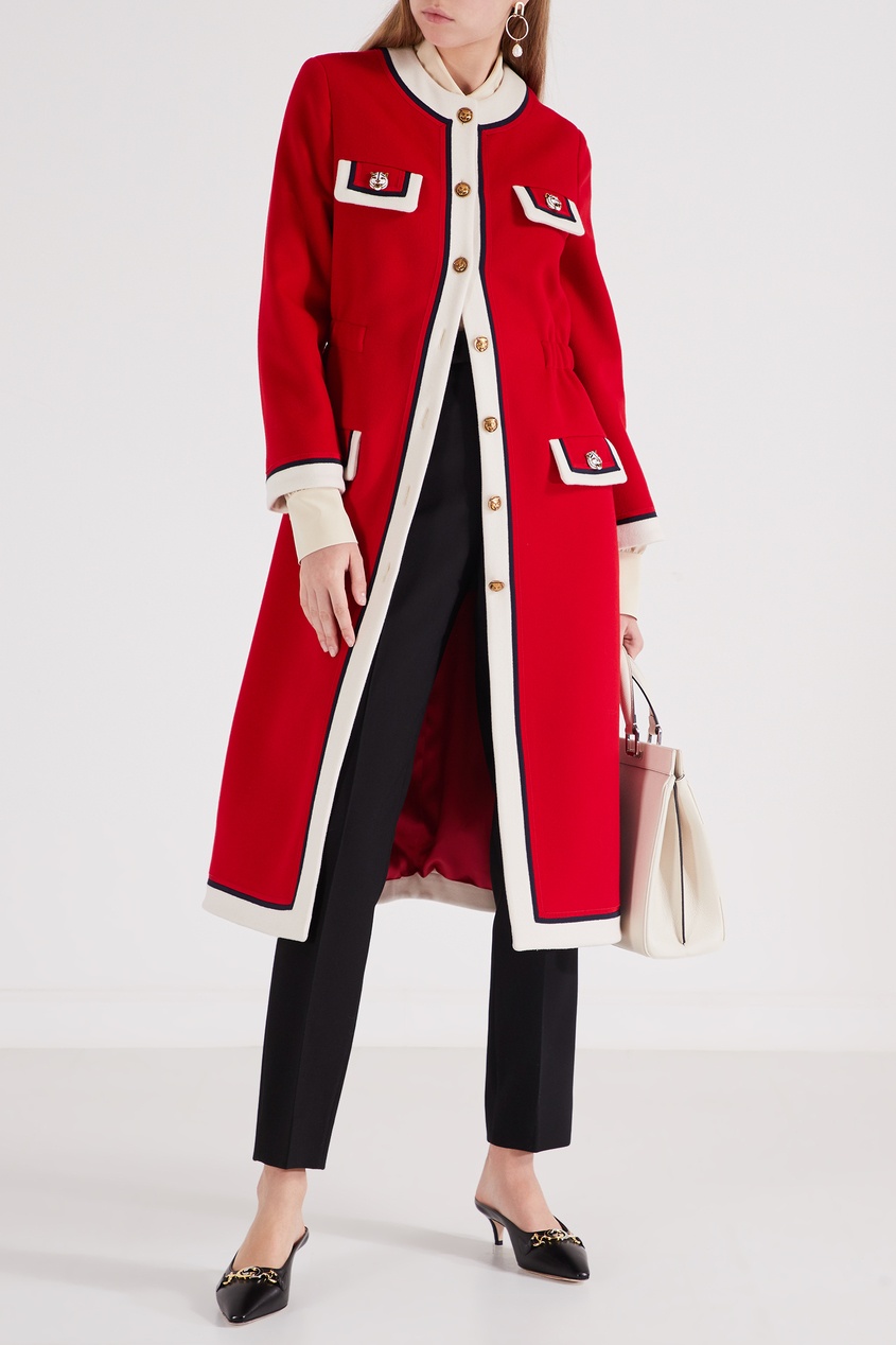 фото Красное пальто с контрастной отделкой gucci