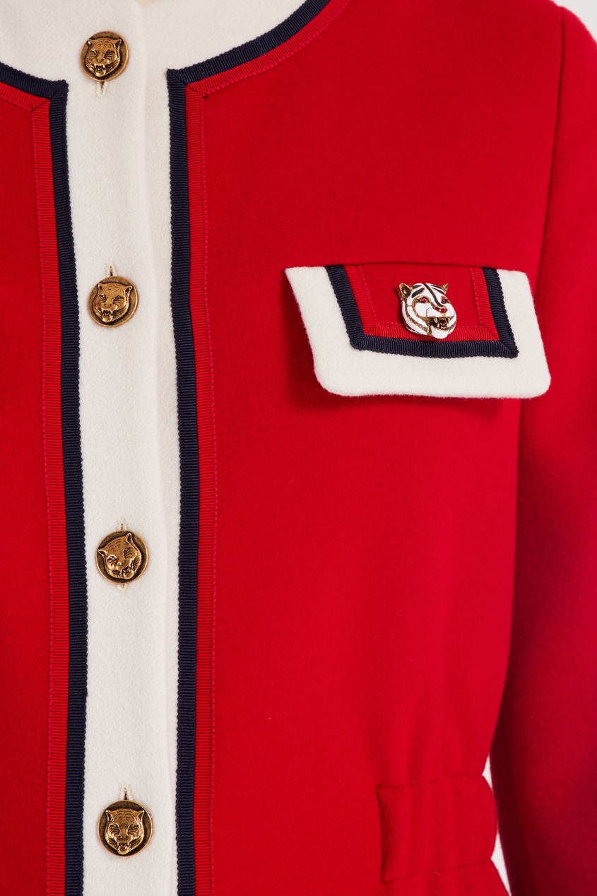 фото Красное пальто с контрастной отделкой gucci