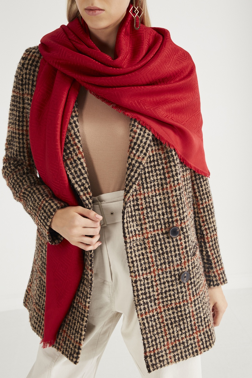 фото Красная шаль с фактурной отделкой Fendi