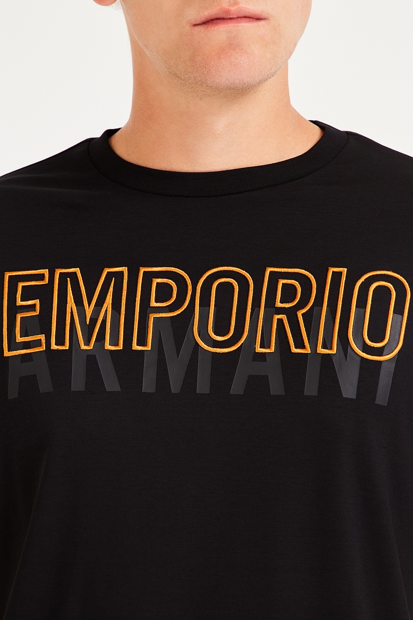 фото Черная футболка со стилизованным логотипом emporio armani
