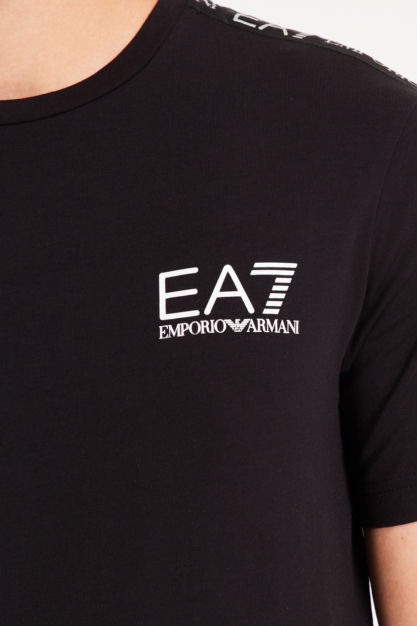 фото Черная футболка с фирменной отделкой ea7
