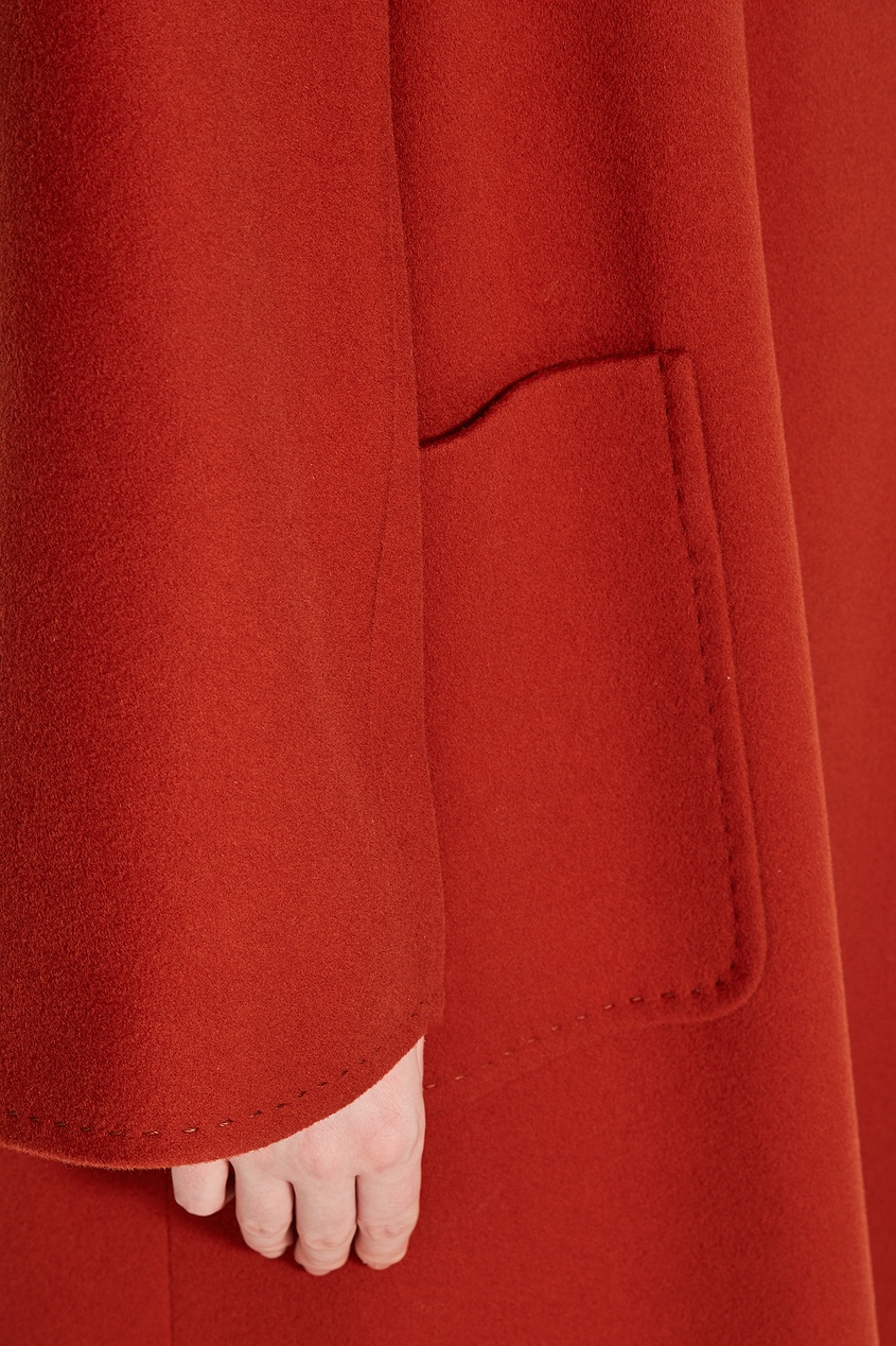 фото Расклешенное красно-оранжевое пальто alena akhmadullina