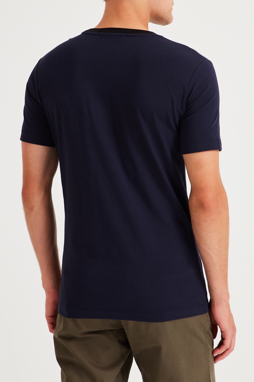 фото Темно-синяя футболка с крупным принтом calvin klein