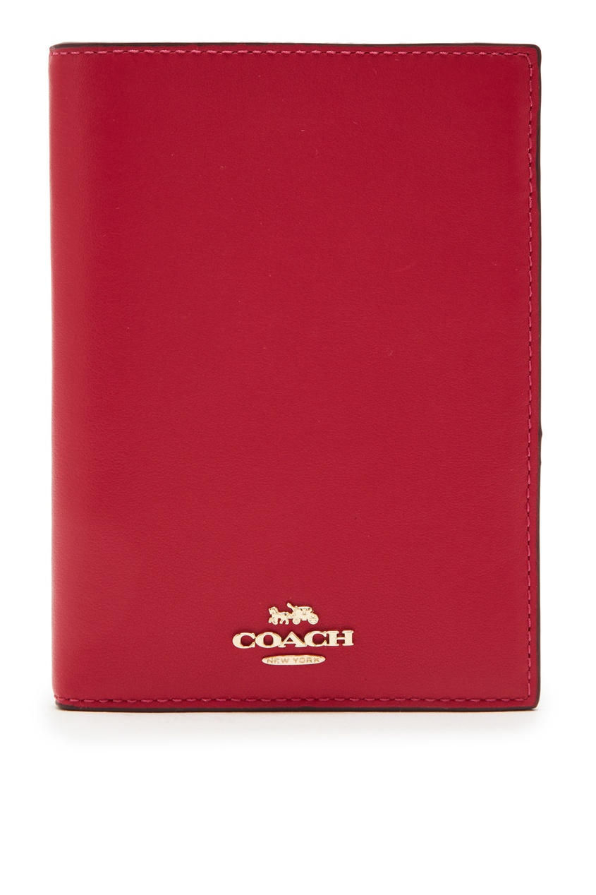 фото Красная кожаная обложка для паспорта Coach